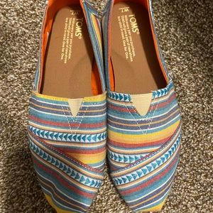 Toms size 7